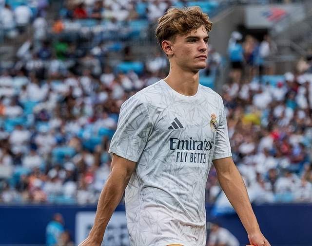 与年轻球员 与年轻球员