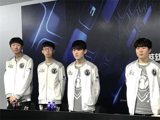 让我们在这 让我们在这